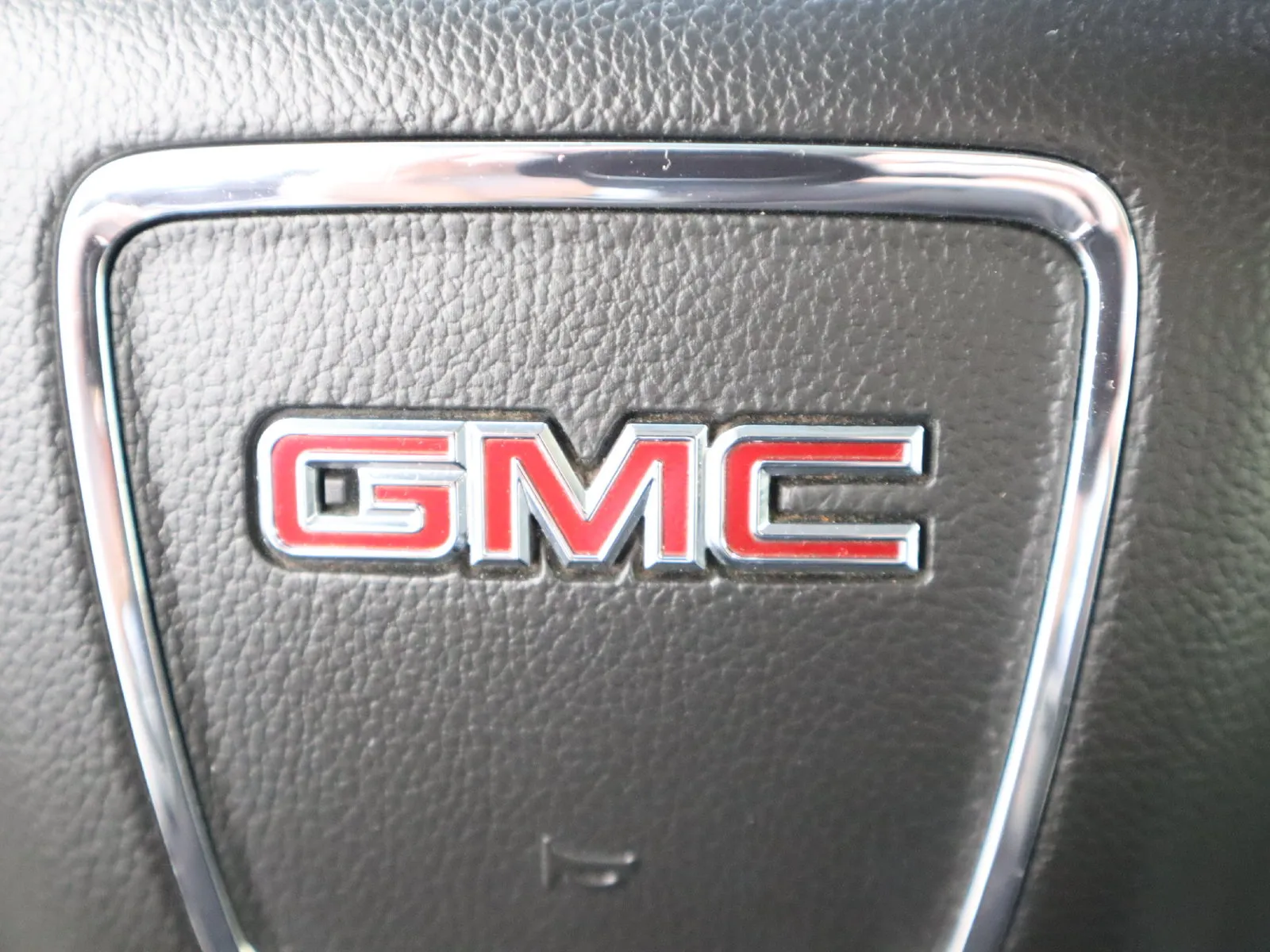 GMC Yukon XL photo 31