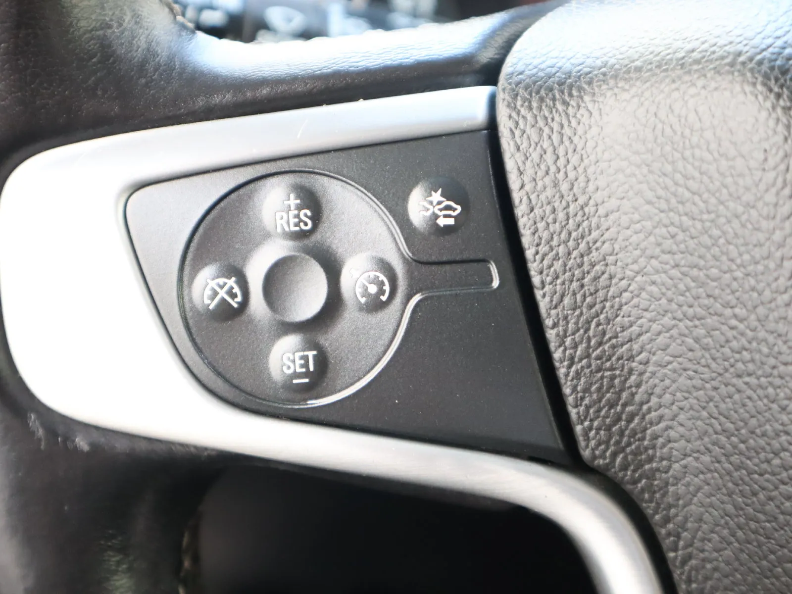 GMC Yukon XL photo 32
