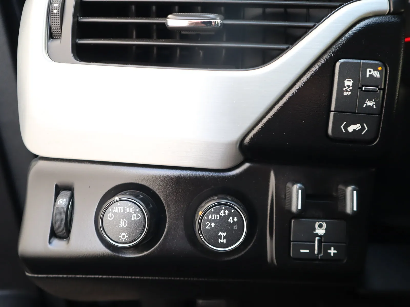 GMC Yukon XL photo 29