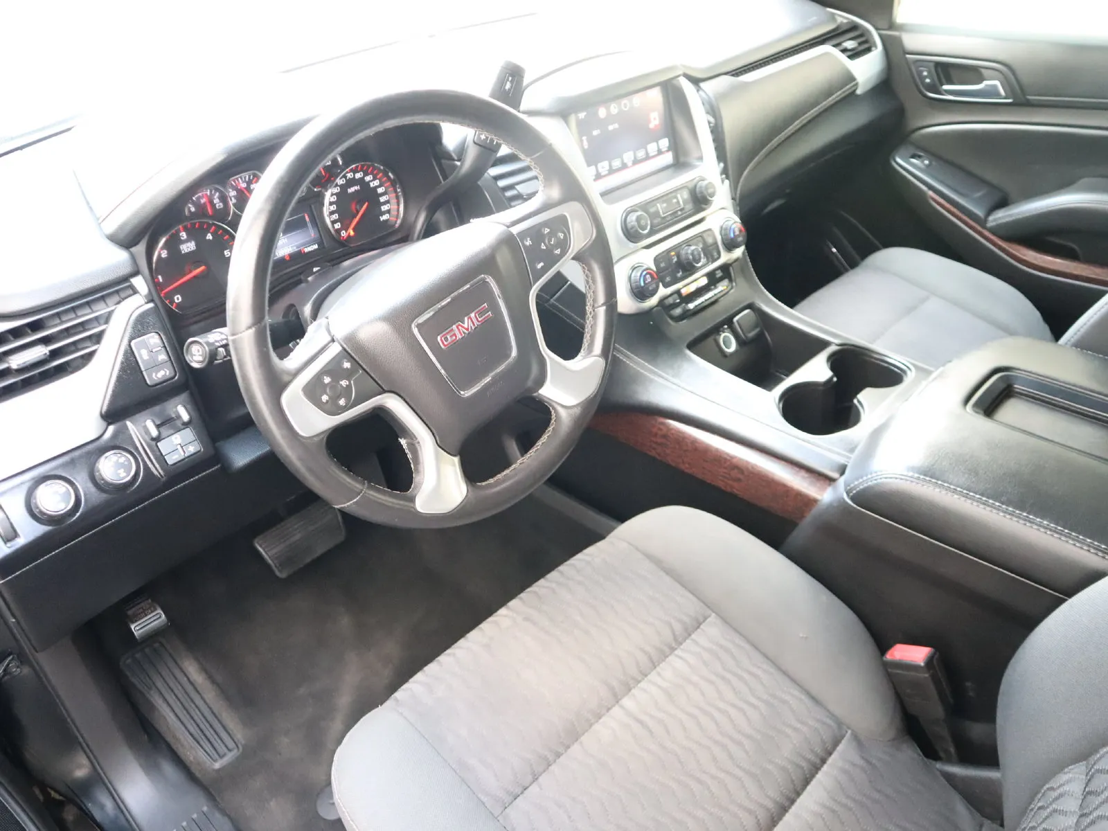 GMC Yukon XL photo 22