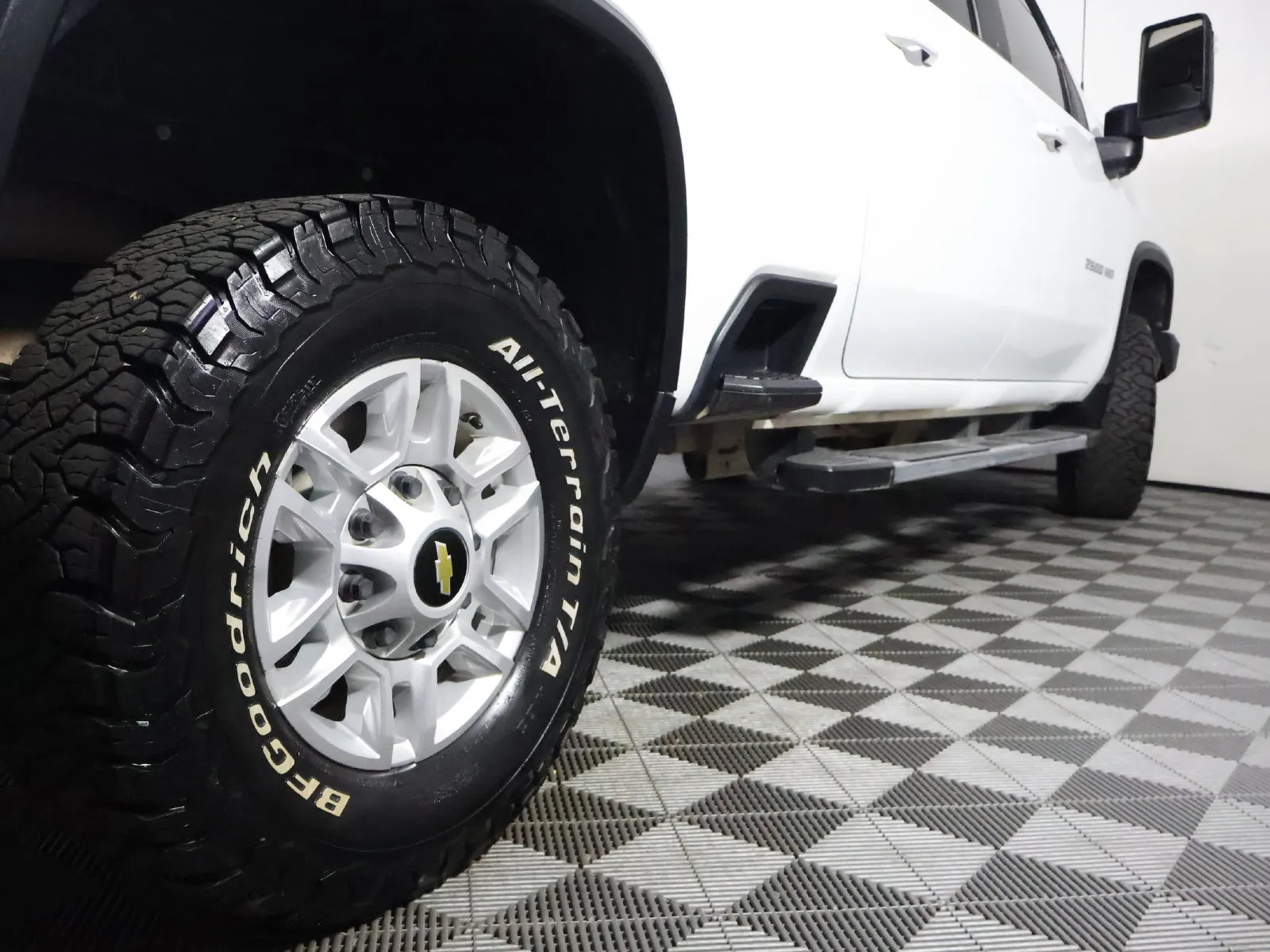 Chevrolet Silverado photo 9