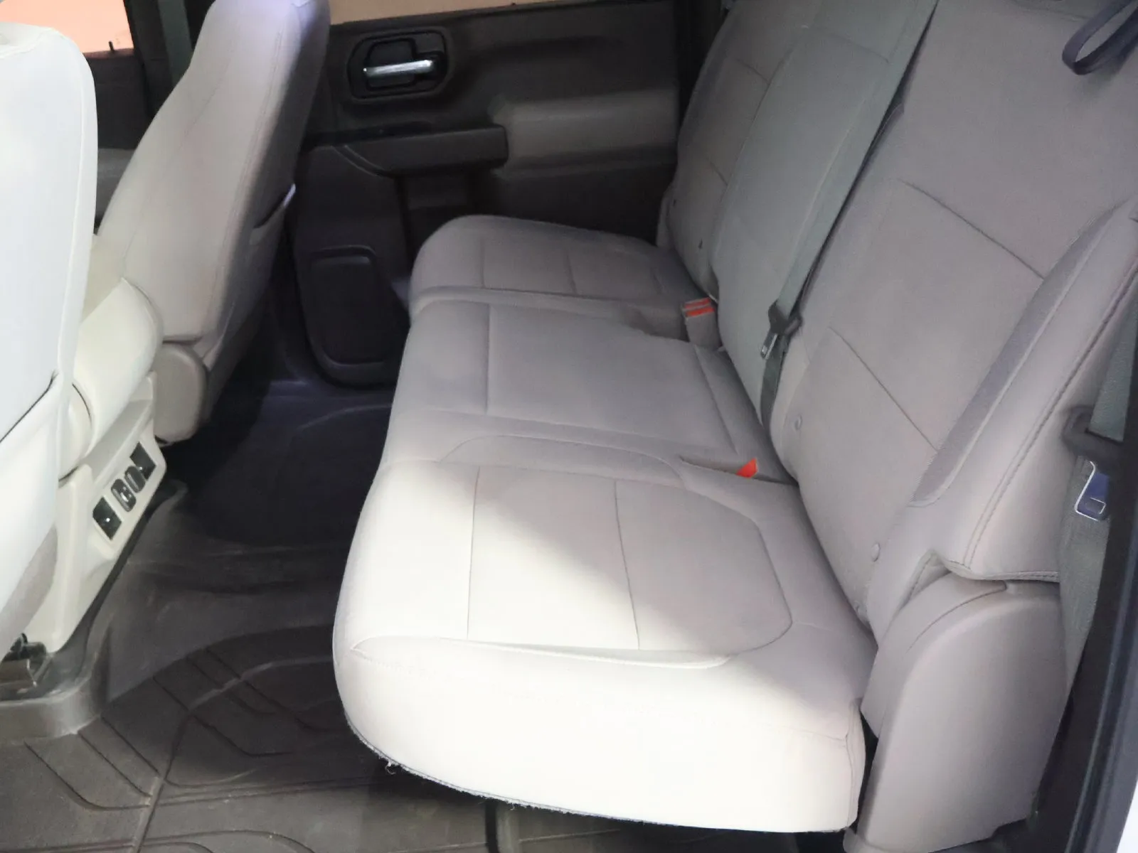 Chevrolet Silverado photo 23