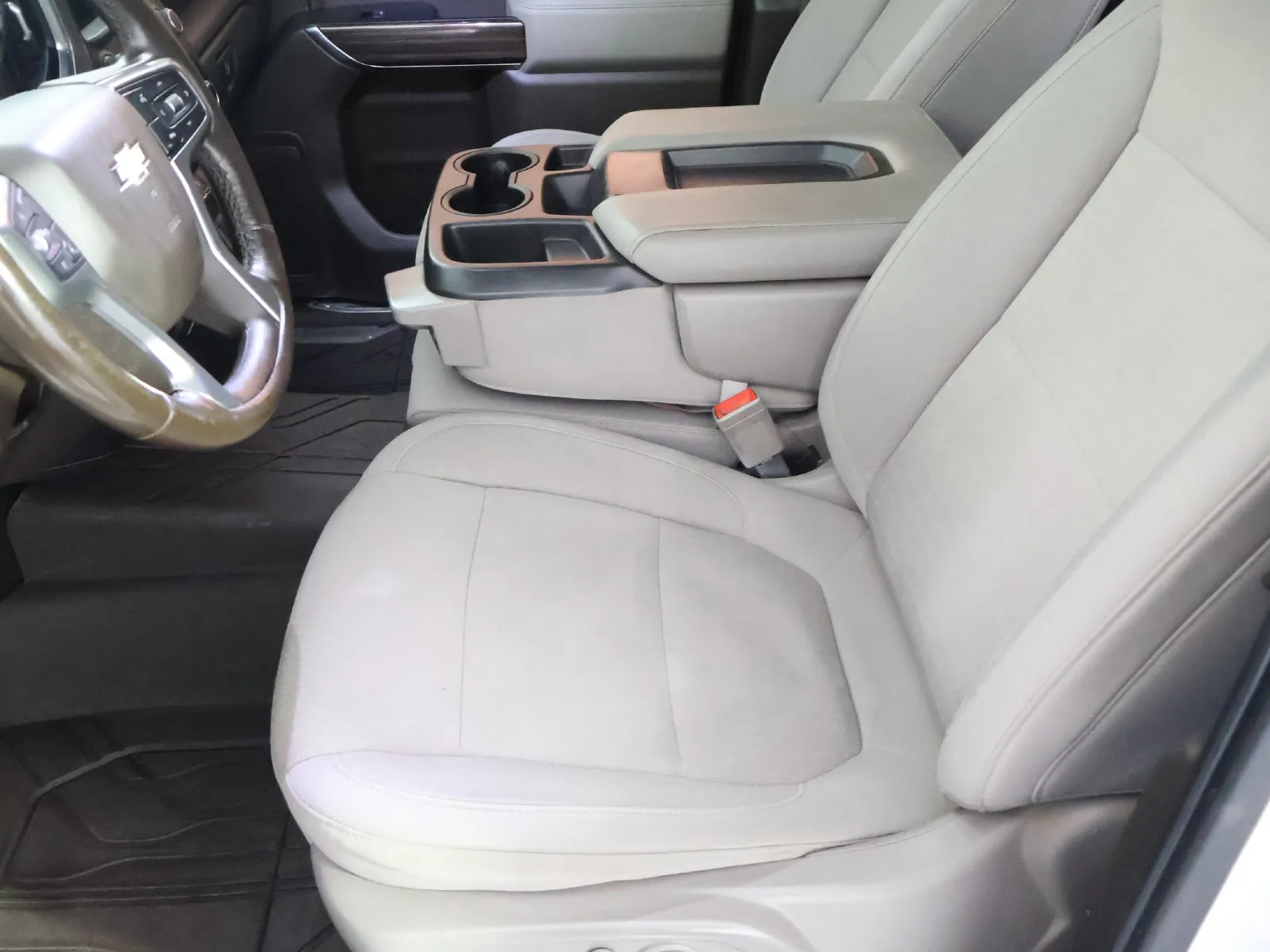Chevrolet Silverado photo 19