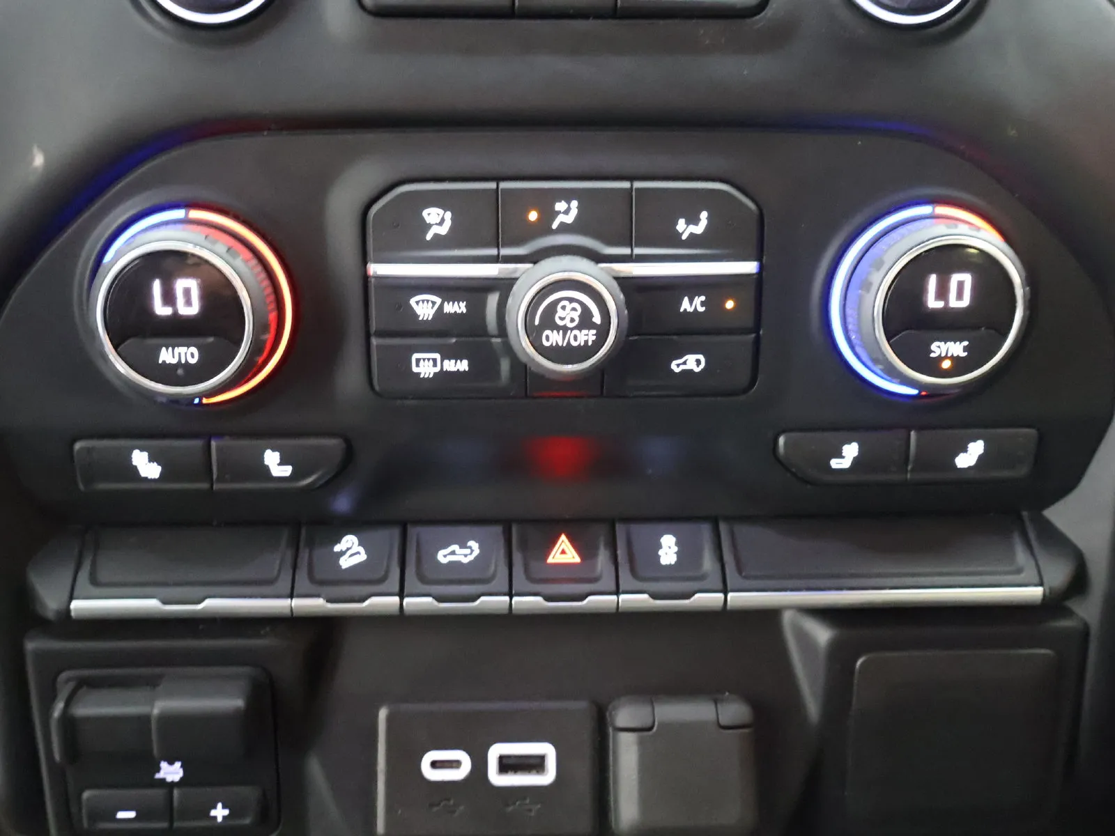 Chevrolet Silverado photo 33