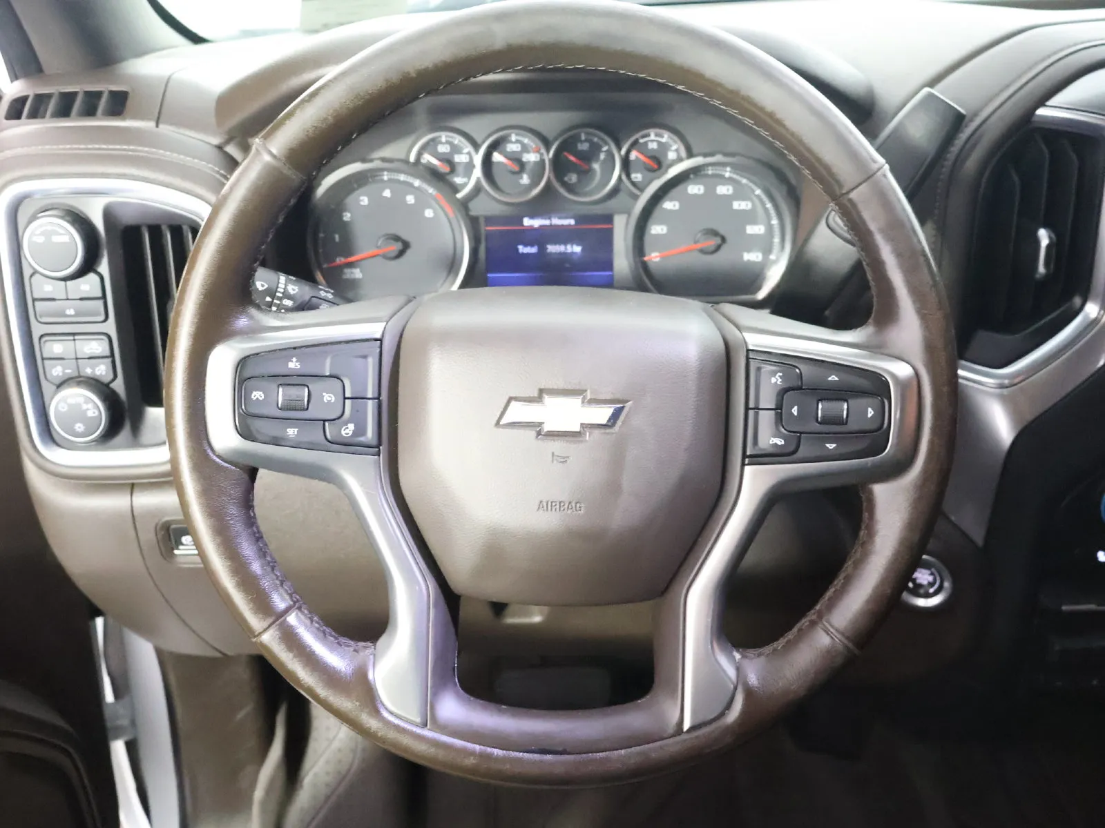 Chevrolet Silverado photo 27