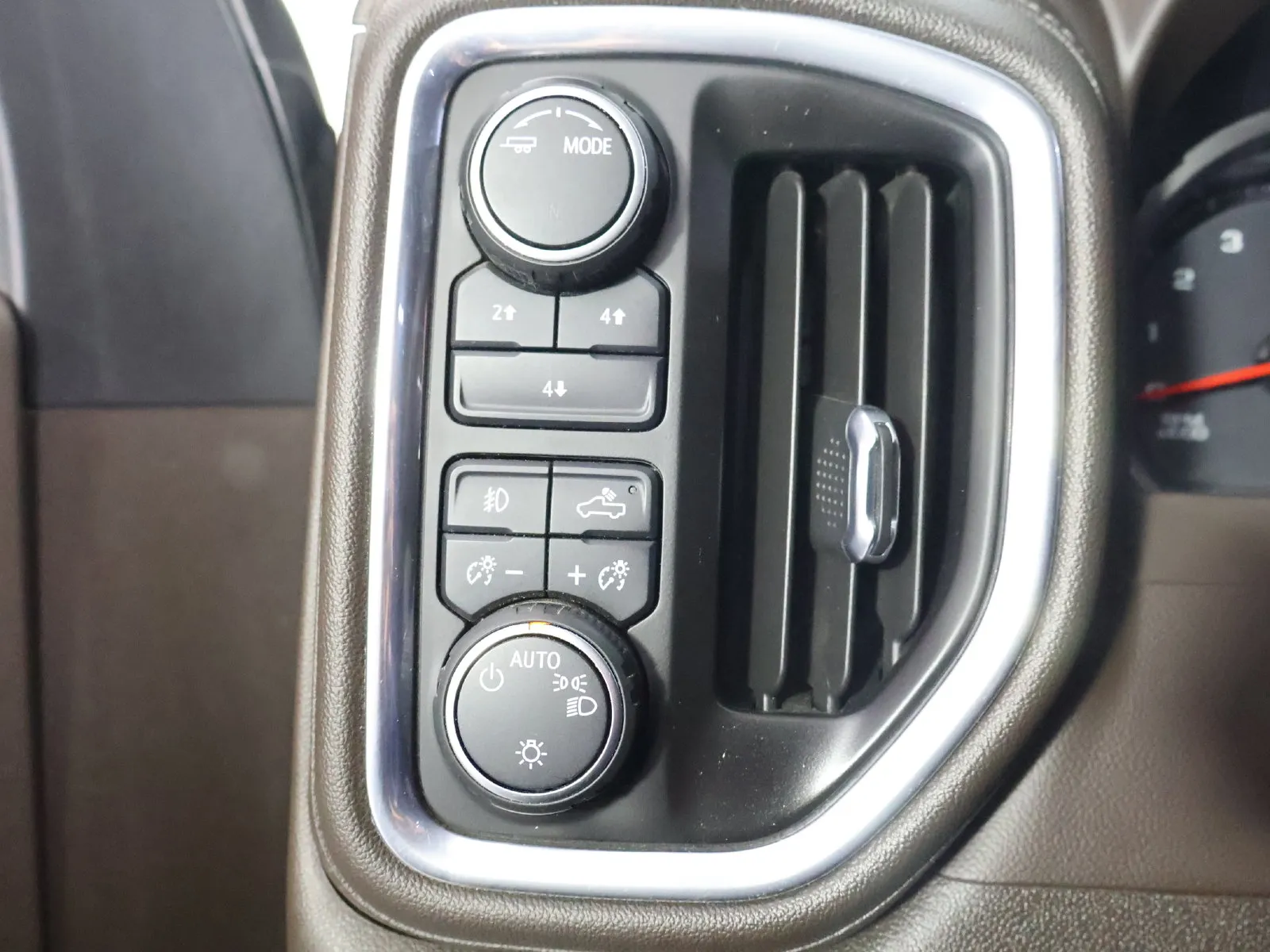 Chevrolet Silverado photo 26