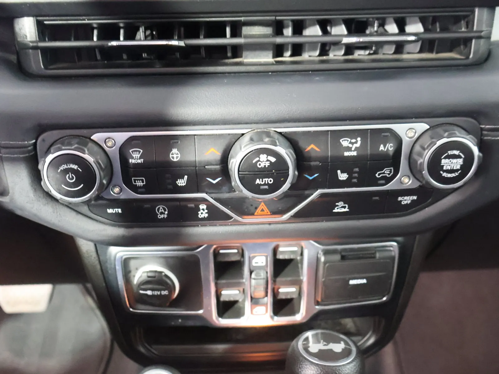 Jeep Wrangler photo 40