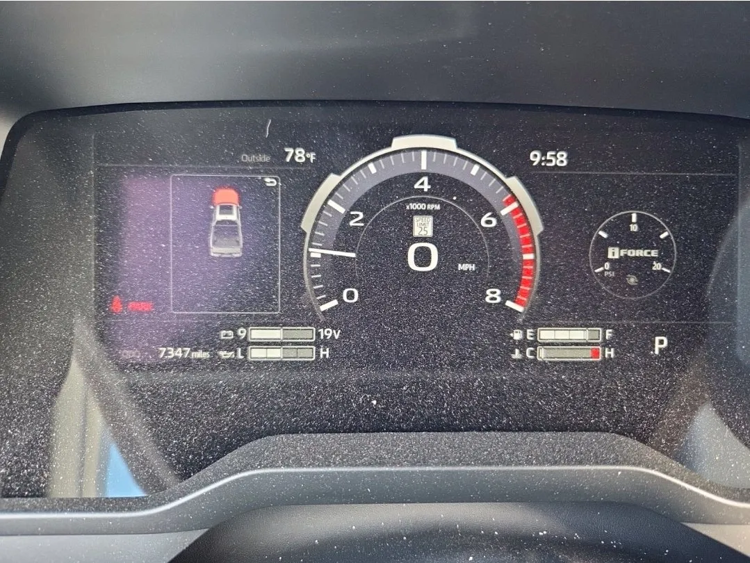 Toyota Tundra photo 8