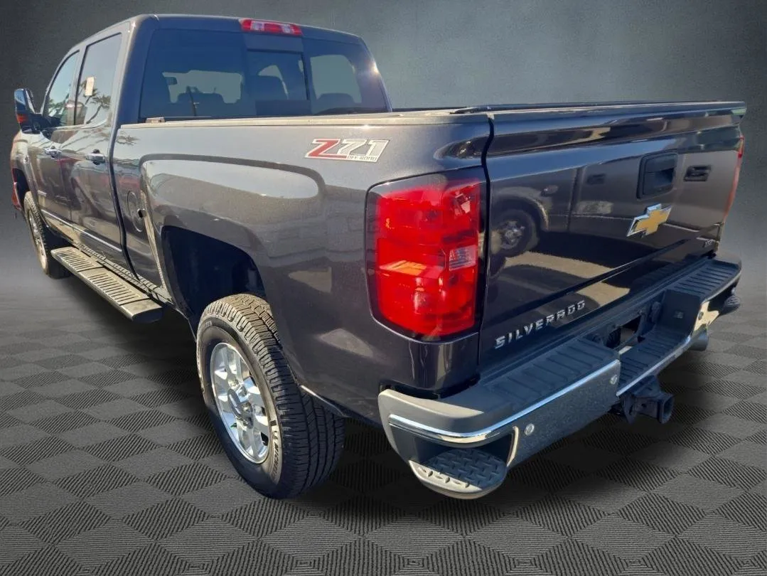 Chevrolet 3500HD photo 6