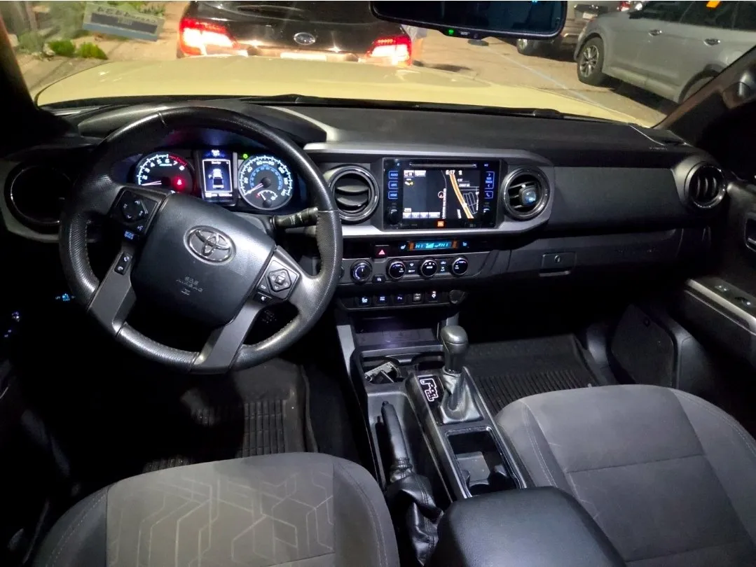 Toyota Tacoma photo 10