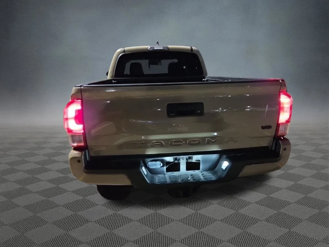 Toyota Tacoma photo 6