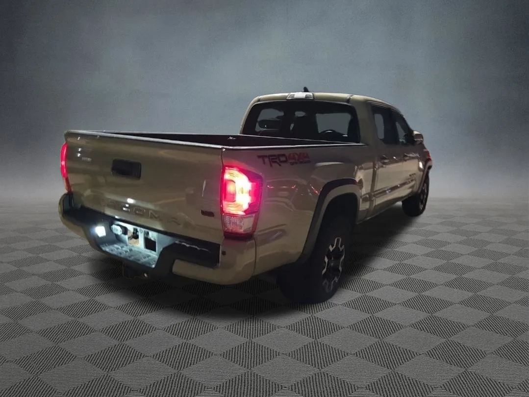 Toyota Tacoma photo 3