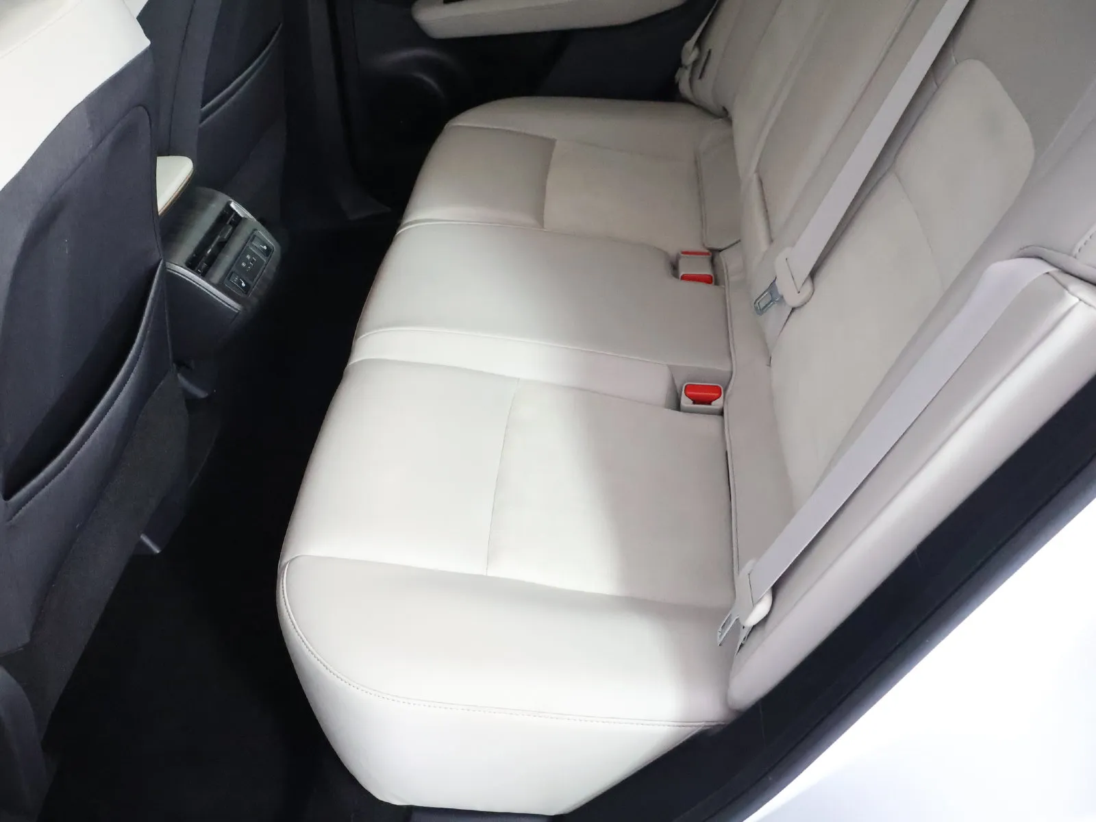 Nissan Ariya photo 35