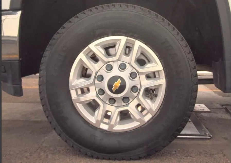 Chevrolet Silverado photo 13