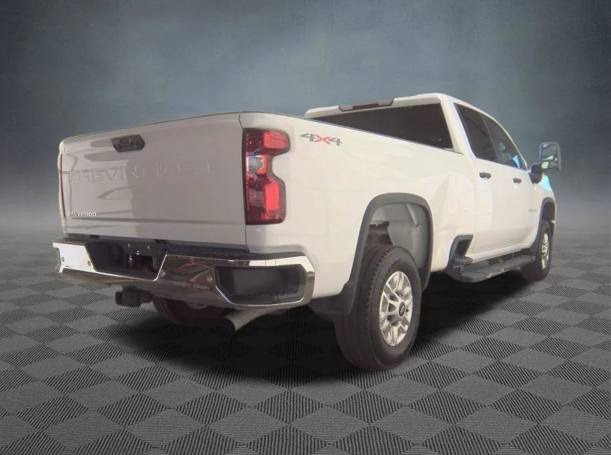 Chevrolet Silverado photo 3