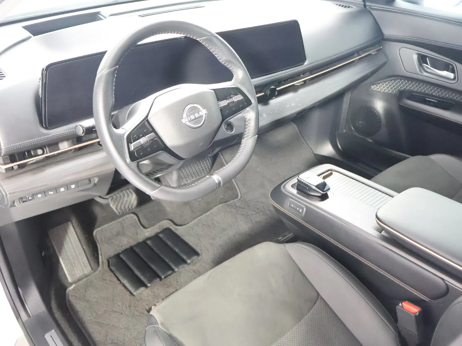 Nissan Ariya photo 26