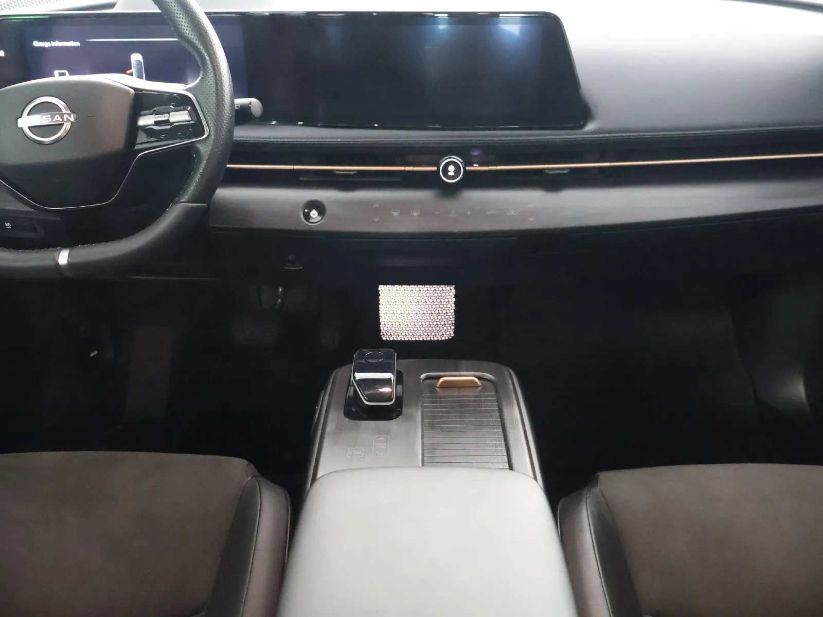 Nissan Ariya photo 30
