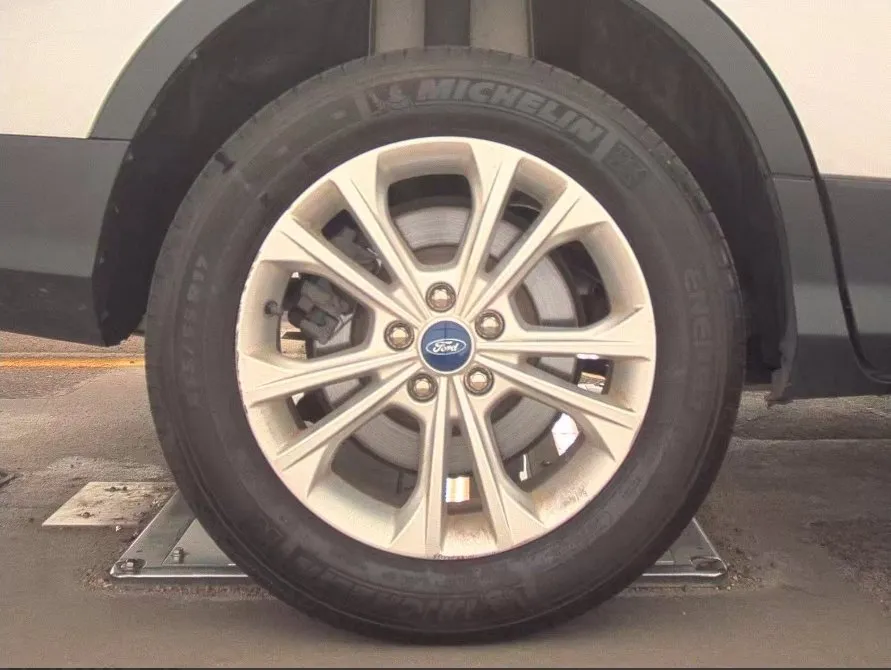 Ford Escape photo 12