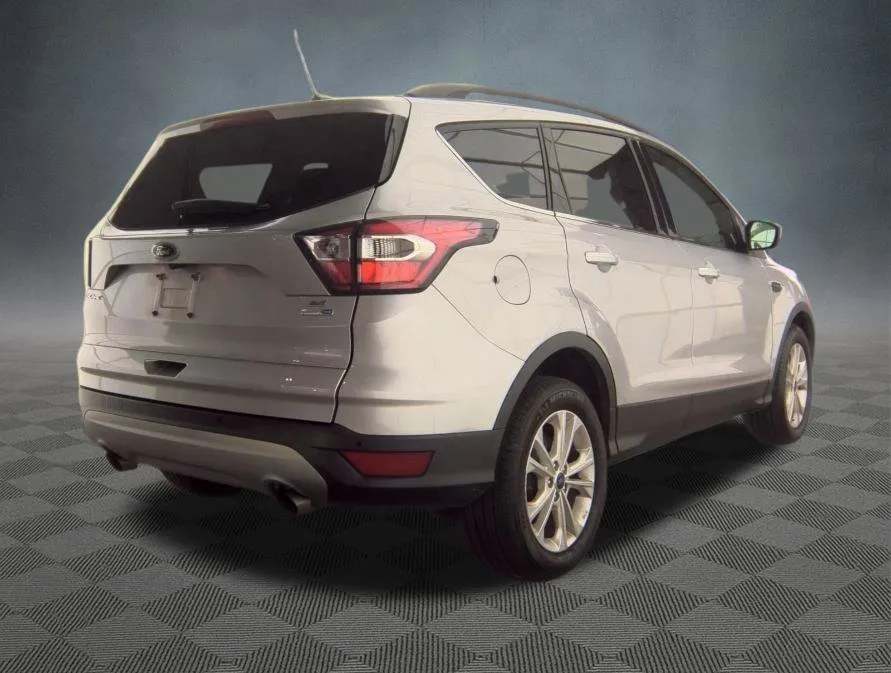 Ford Escape photo 3