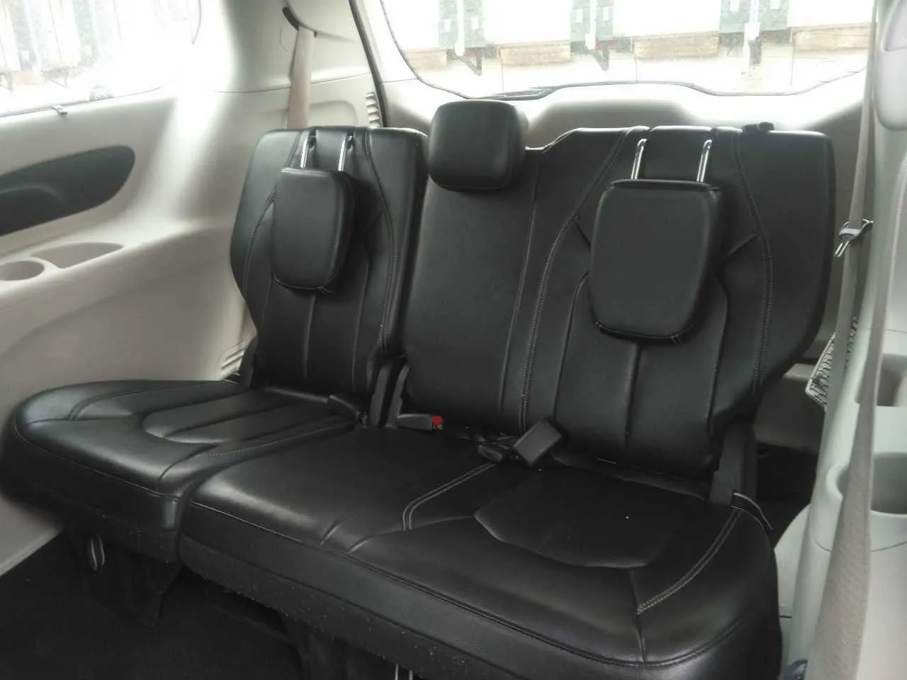Chrysler Pacifica photo 5