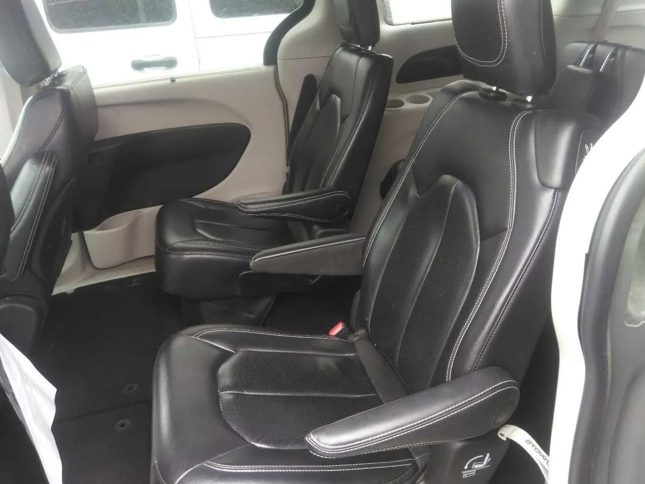 Chrysler Pacifica photo 4