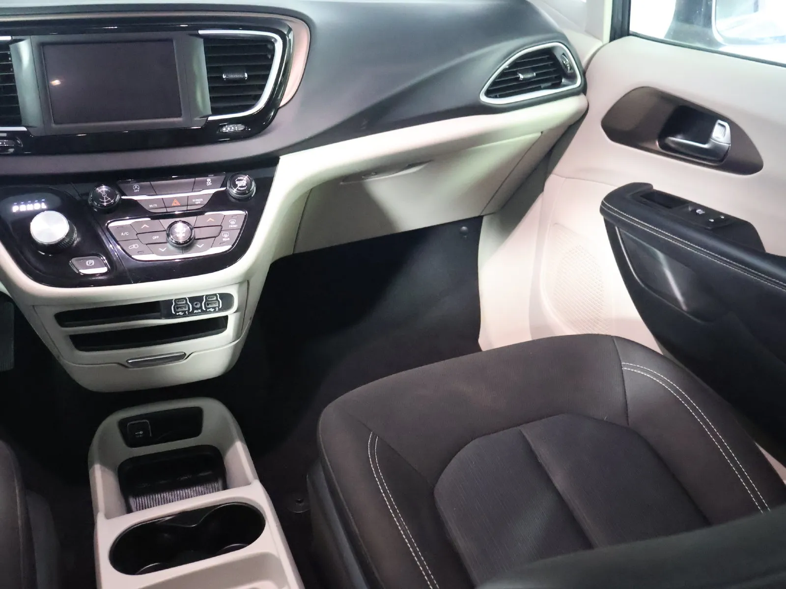 Chrysler Voyager photo 25