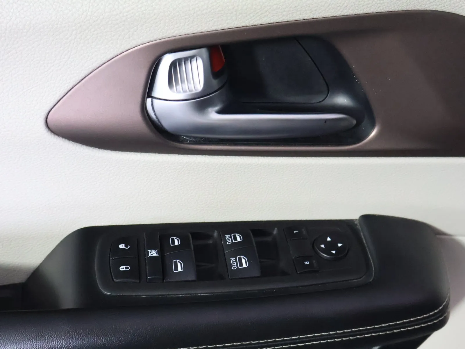 Chrysler Voyager photo 43