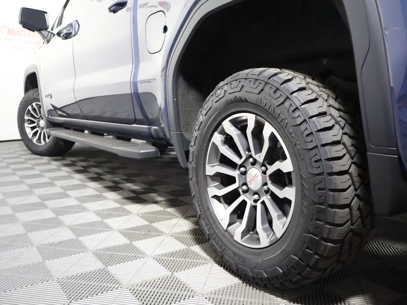 GMC Sierra photo 13
