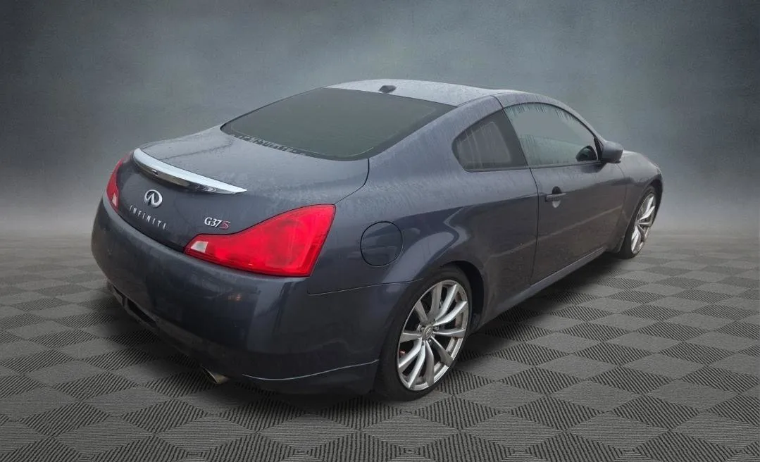 Infiniti G37 photo 2