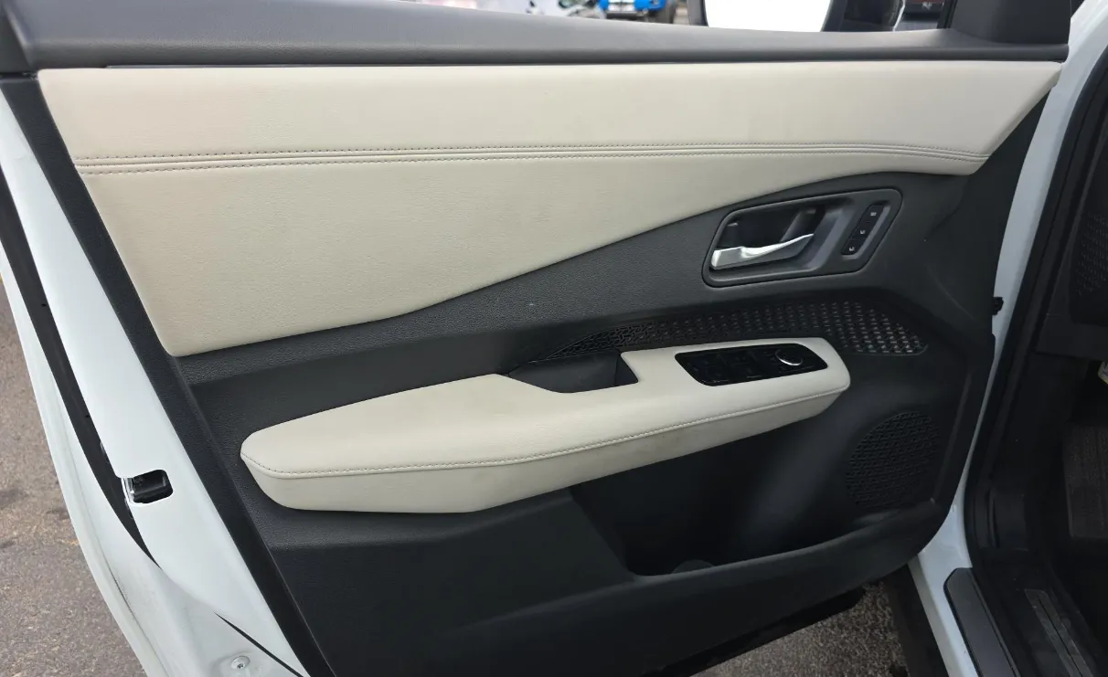 Nissan Ariya photo 8