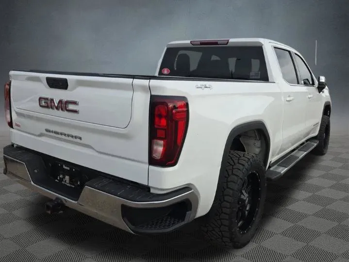 GMC Sierra photo 2