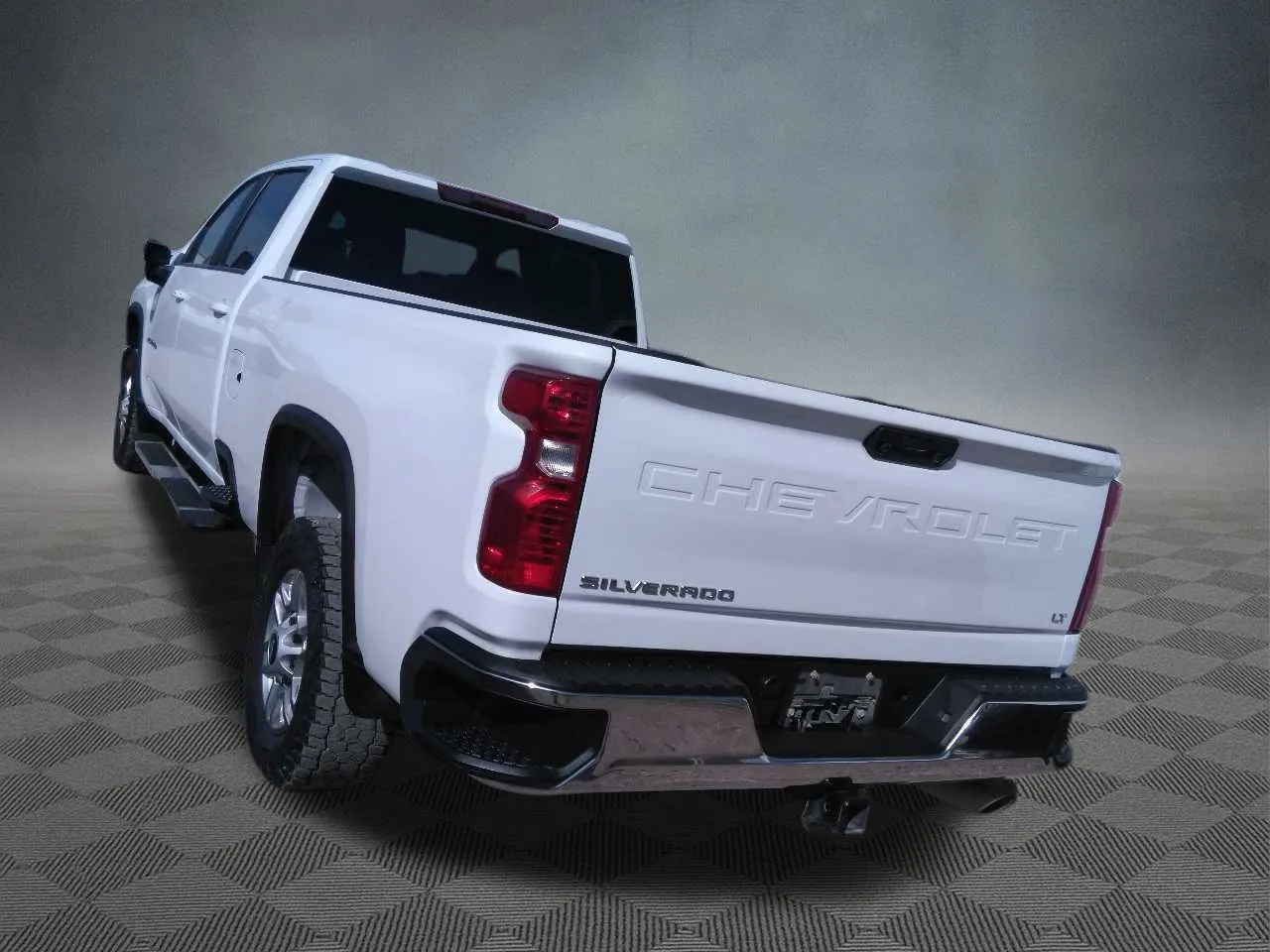 Chevrolet Silverado photo 2