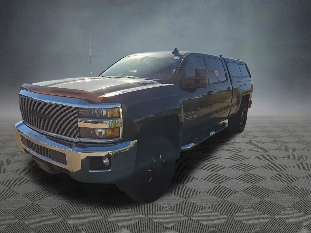 Chevrolet Silverado photo 2