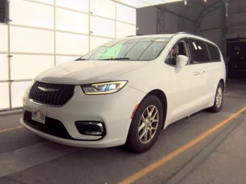More photos of 2021 Chrysler Pacifica Touring L at McCloskey Imports & 4x4s (Licensed as McCloskey Isuzu), CO