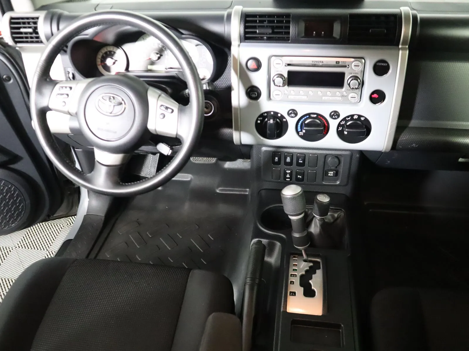 2014 Toyota FJ Cruiser Base - Photo 33