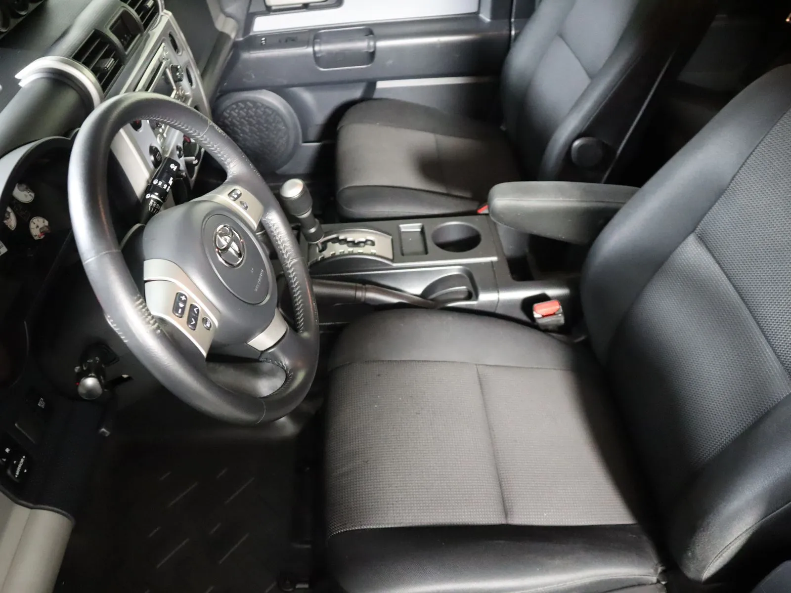 2014 Toyota FJ Cruiser Base - Photo 29