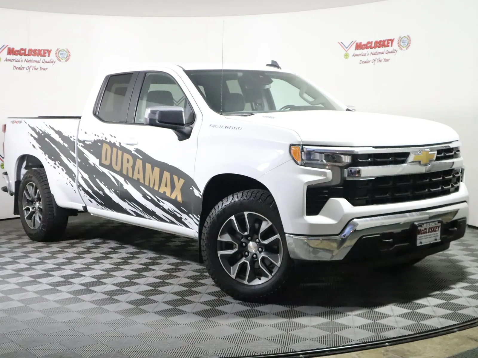 Chevrolet Silverado photo 3