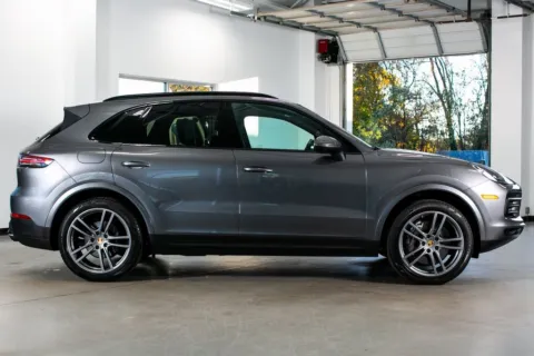 More photos of 2022 Porsche Cayenne at Atlanta Autos, GA