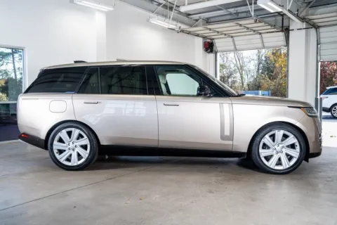 More photos of 2023 Land Rover Range Rover SE at Atlanta Autos, GA