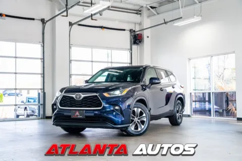 Blue 2021 Toyota Highlander XLE for sale in Marietta, GA