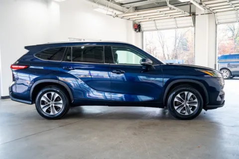 More photos of 2021 Toyota Highlander XLE at Atlanta Autos, GA