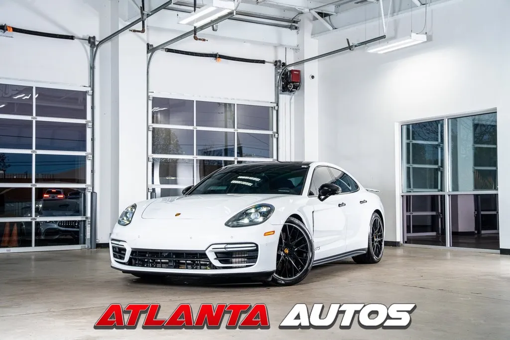 2022 Porsche Panamera GTS's photo