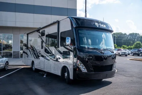More photos of 2017 Ford Stripped Chassis at Atlanta Autos, GA