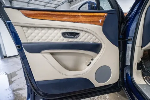 More photos of 2021 Bentley Bentayga V8 at Atlanta Autos, GA