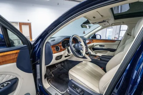 More photos of 2021 Bentley Bentayga V8 at Atlanta Autos, GA