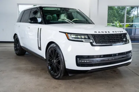 More photos of 2024 Land Rover Range Rover SE at Atlanta Autos, GA