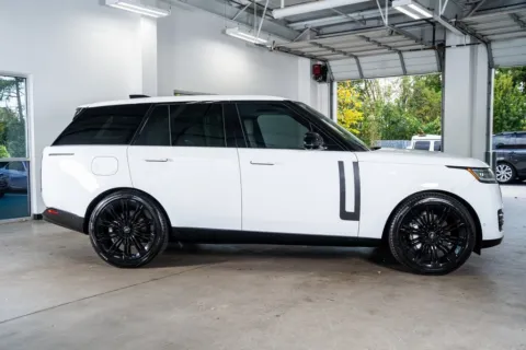 More photos of 2024 Land Rover Range Rover SE at Atlanta Autos, GA