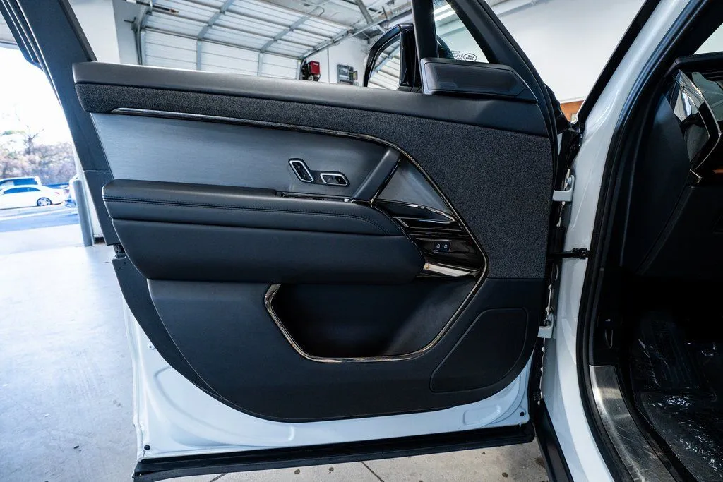 Land Rover Range Rover Sport photo 24