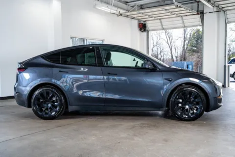 More photos of 2022 Tesla Model Y Long Range at Atlanta Autos, GA