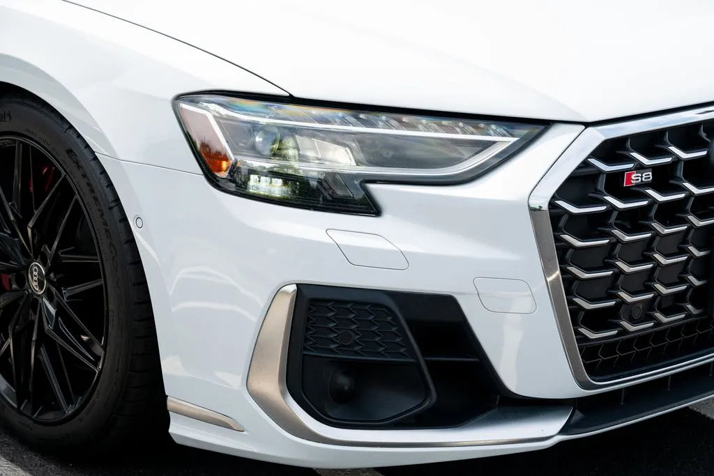 Audi S8 photo 8